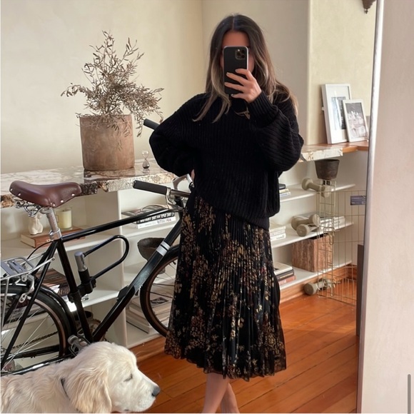 Aritzia Pleated Floral Wrap Dress - Picture 5 of 5